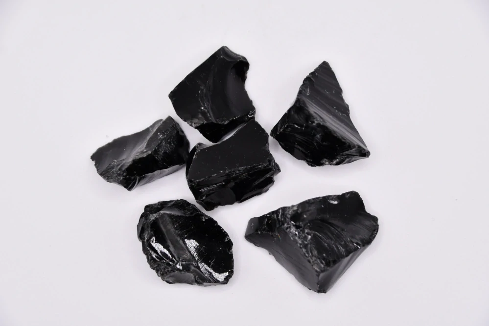 Obsidian černy